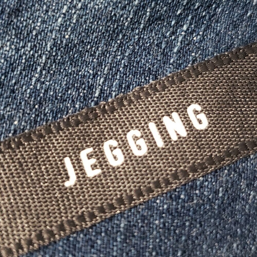 NWT Torrid Jegging Distressed Stretch Women's Size 16 R - Picture 7 of 8